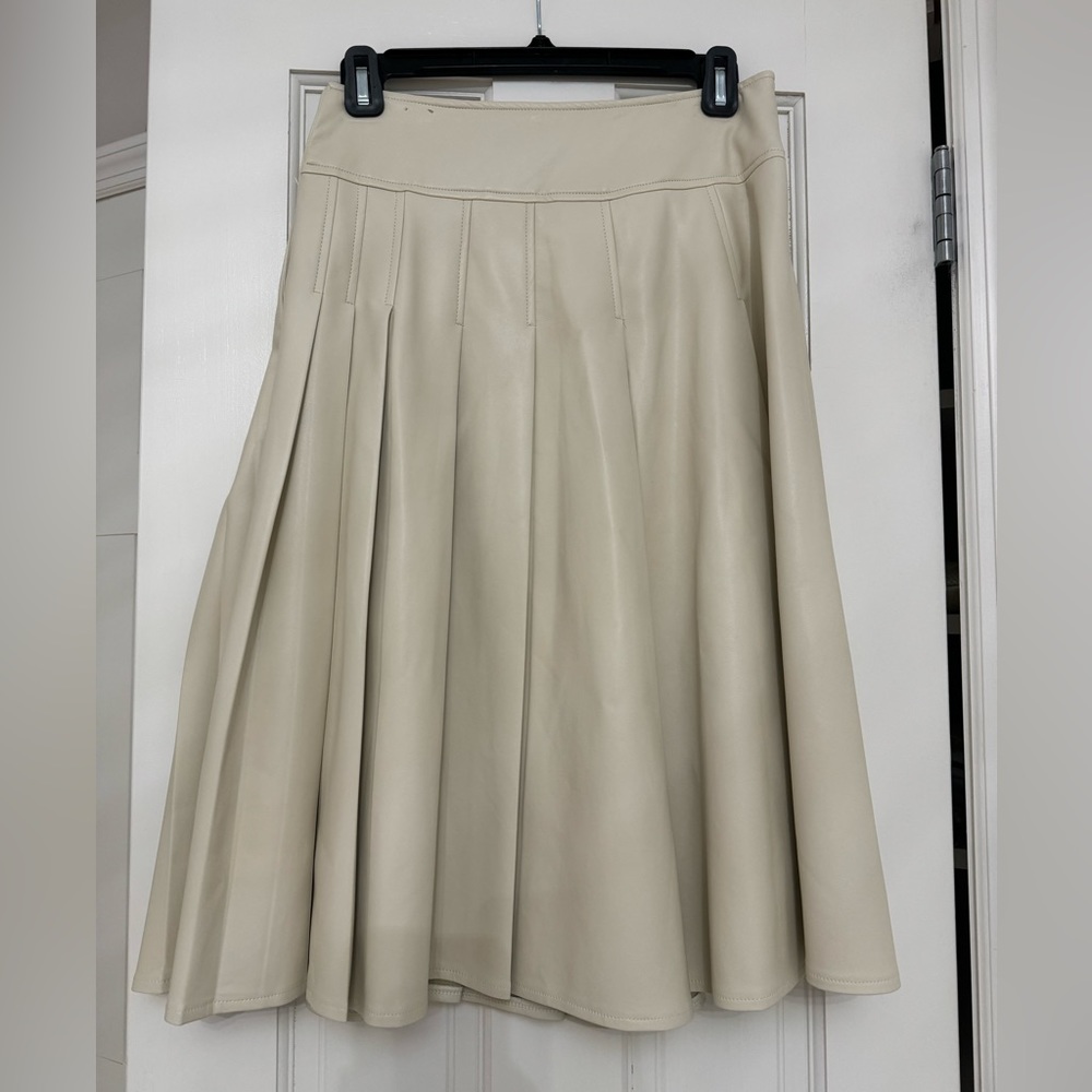 NWT faux leather skirt (minor wear from hanger see pic) fits like size 4/6